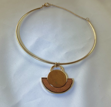 Load image into Gallery viewer, Striking geometric round gold pendant w/wood fixed choker necklace RENTAL
