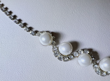 Load image into Gallery viewer, Rhinestones loop around full round pearls choker necklace RENTAL
