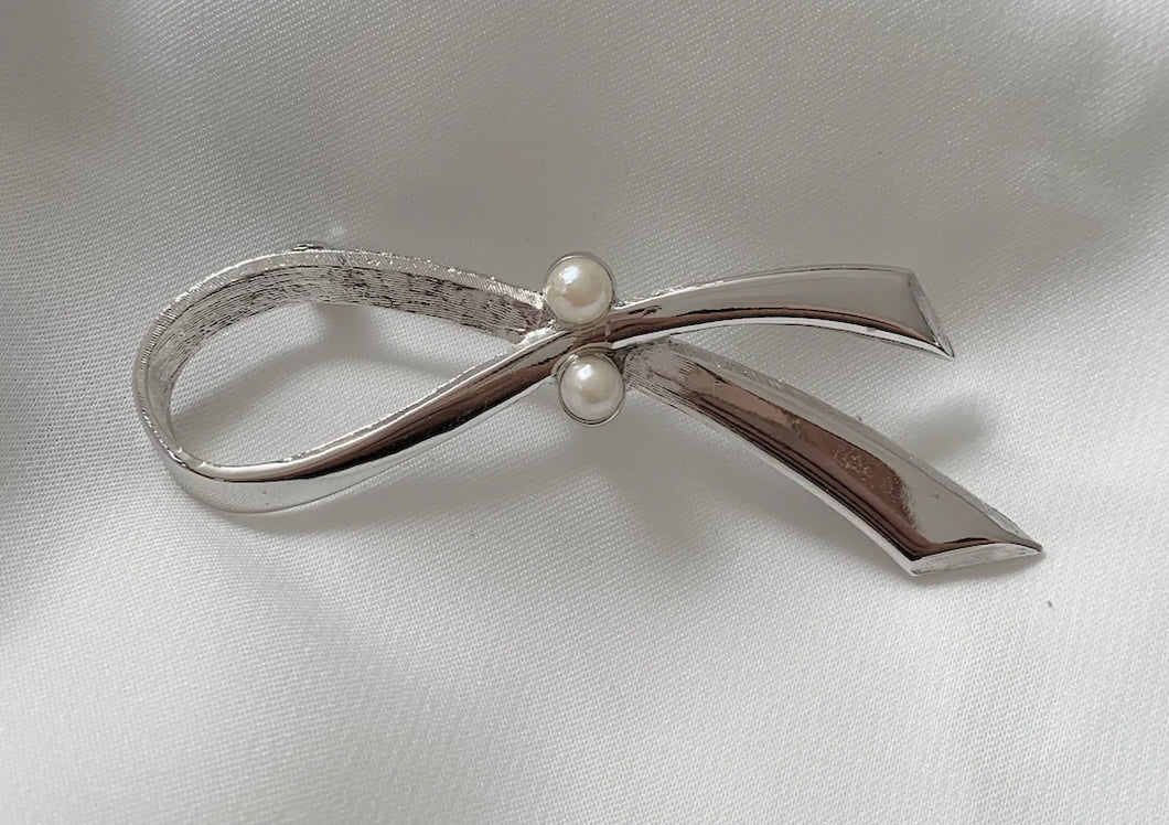 Silver & Pearl Ribbon Brooch RENTAL