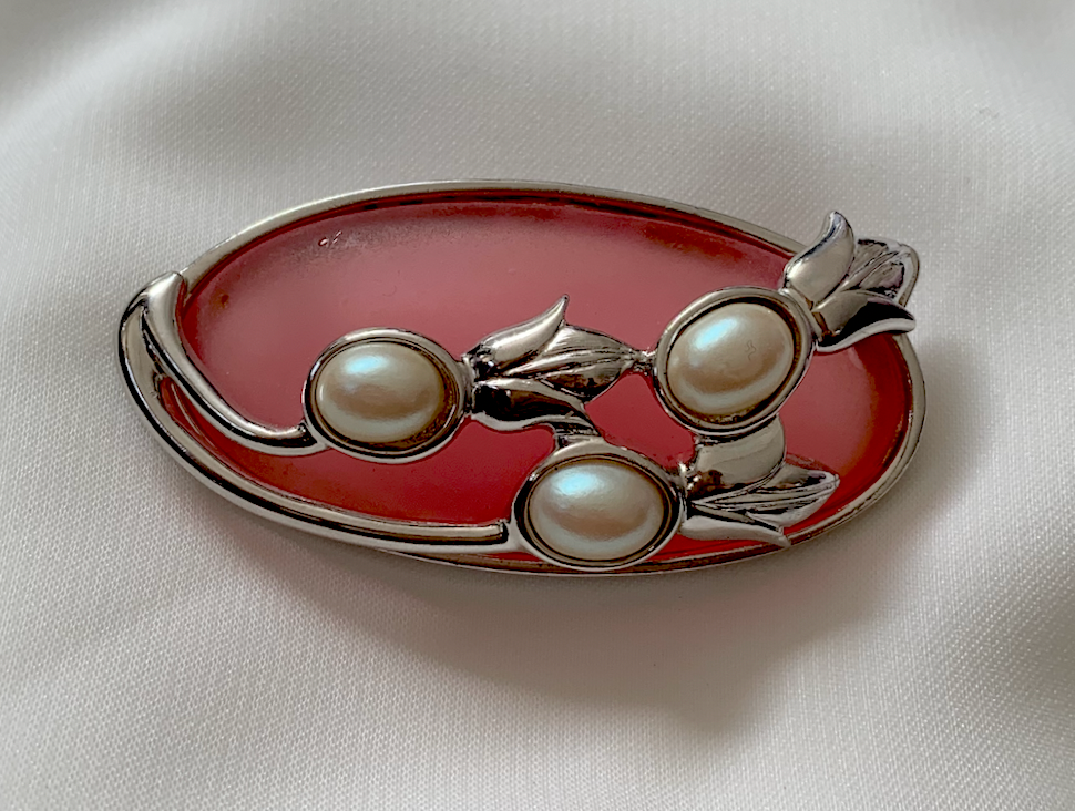 Richelieu Brooch in Rose w/ 3 Pearls RENTAL