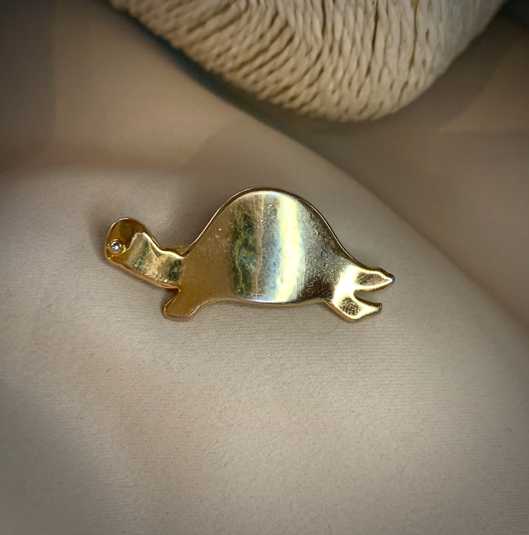 Petite Gold Turtle Brooch w/Shiny Eye