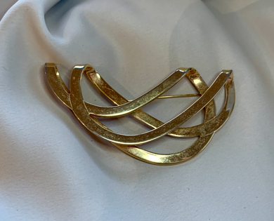 Large Stylized Ribboned Gold Brooch