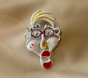 Moderne Character Face Brooch w/ Glasses New Wave