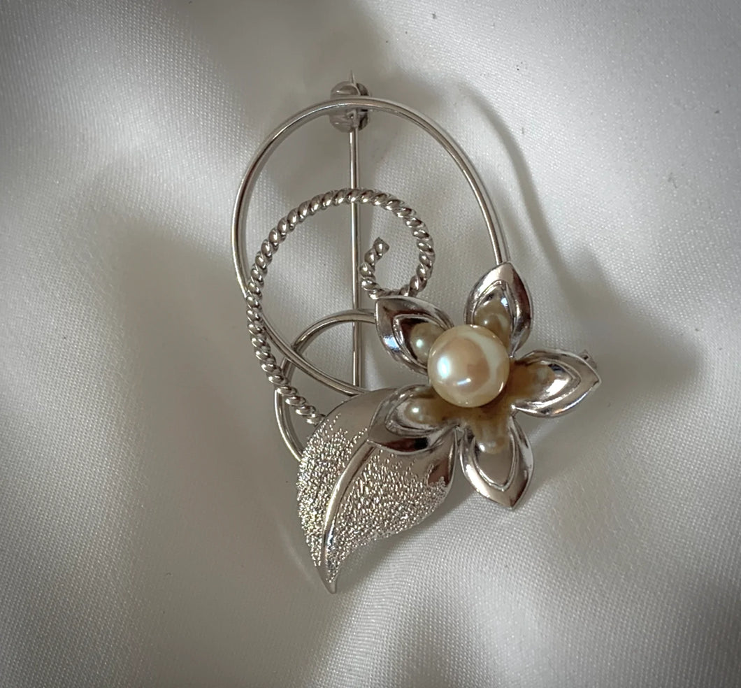 Silver Swirling Flower & Leaf Brooch RENTAL