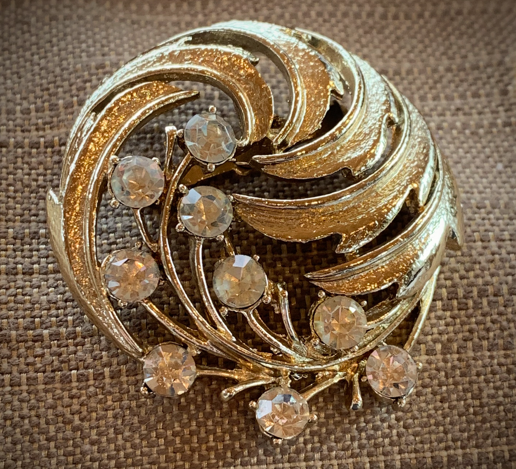 Swirling Gold Coro brooch w/rhinestones