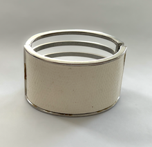 Load image into Gallery viewer, Cream &amp; Silver Wide Hinged Bracelet, Snake Texture RENTAL
