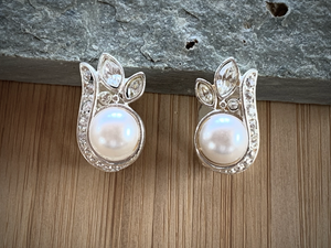 Round pearl inset in gold with rhinestone clip on earrings RENTAL