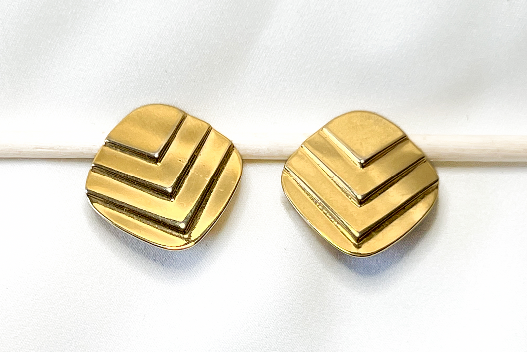 Clip on Lightweight 1980's gold metal earrings RENTAL