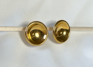 Clip on concave bright gold lightweight circle earrings RENTAL