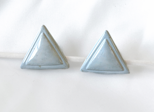 Vintage 3D white triangle button earrings clip on RENTAL