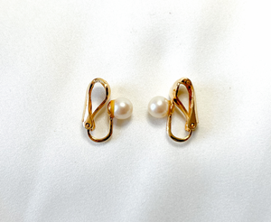 Simple round single pearl simple gold clip on earrings RENTAL