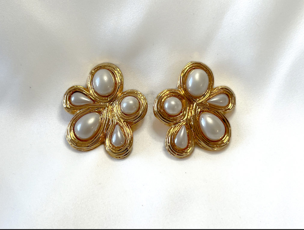 Five pearls set floral gold shape clip on earrings RENTAL