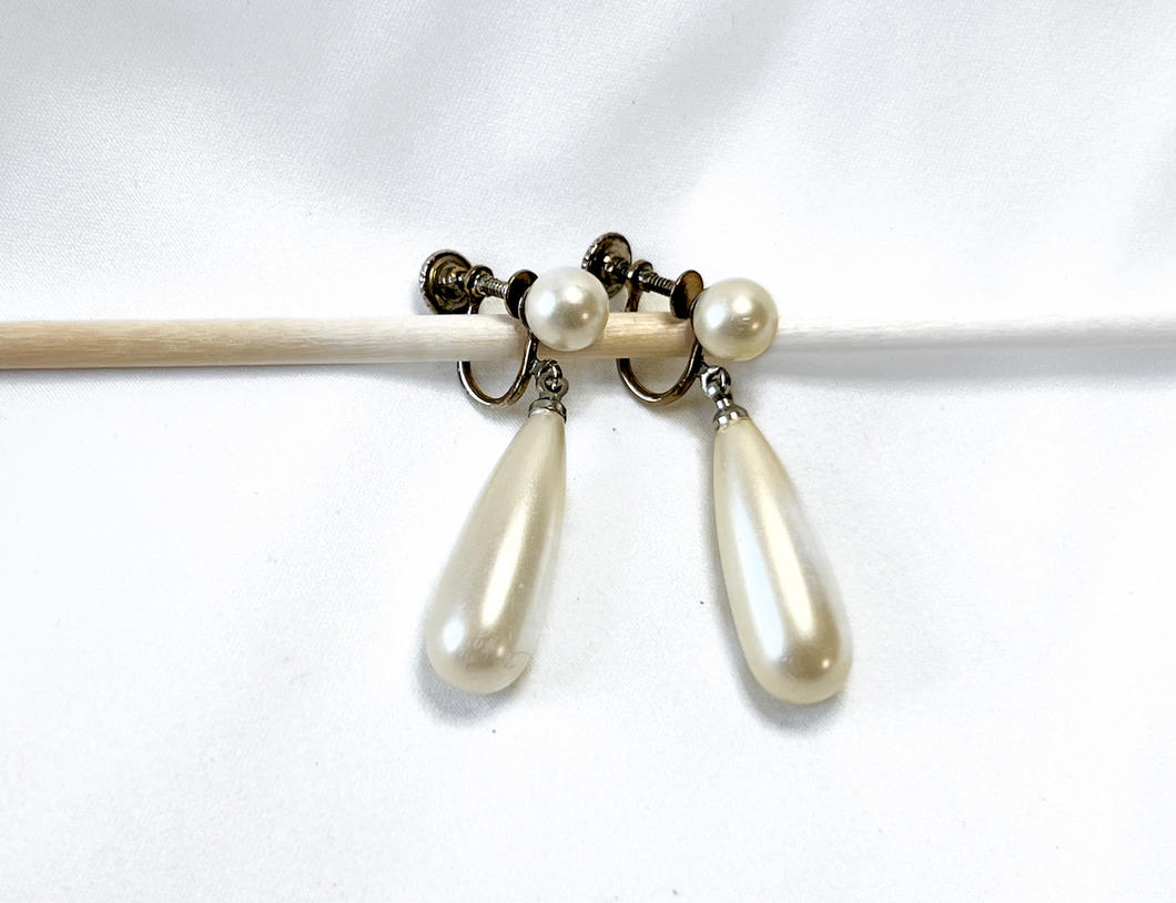 Ivory pearl top pearl teardrop darkened metal Screw back earrings clip on RENTAL