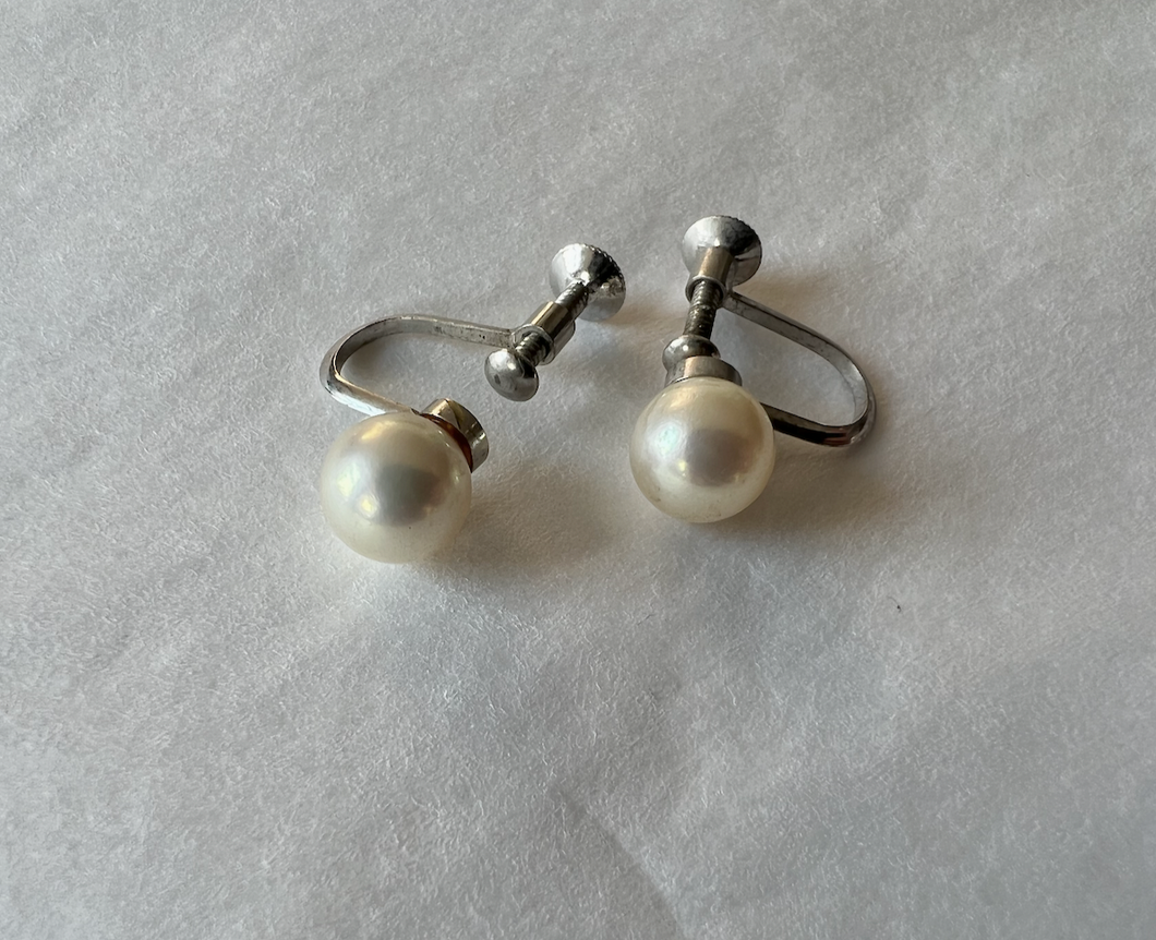 6mm full round pearl solitaire earrings w/ screw back RENTAL