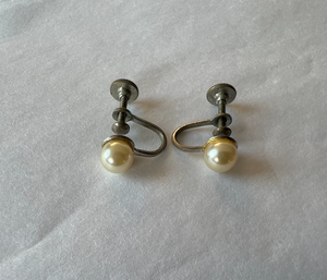 5mm full round pearl solitaire earrings w/ screw back RENTAL