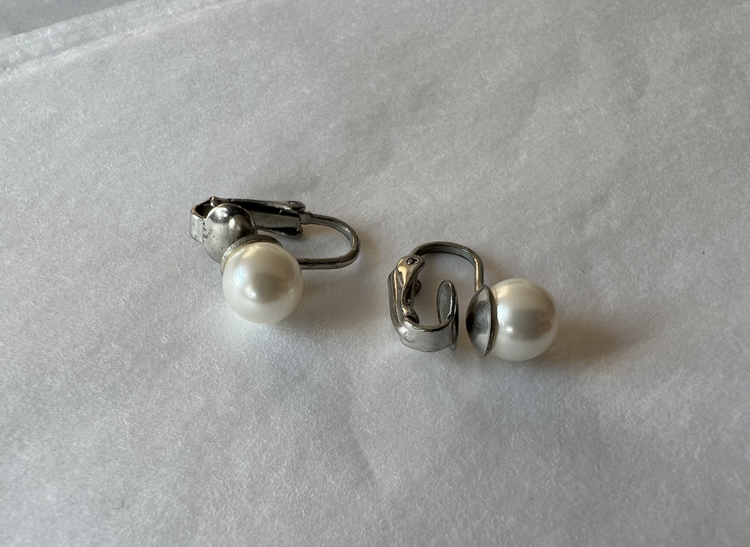 Cream, 8mm full round pearl solitaire clip on earrings RENTAL