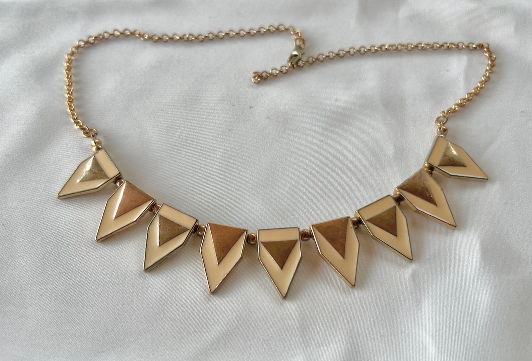 Cream w/gold triangles on chain choker RENTAL