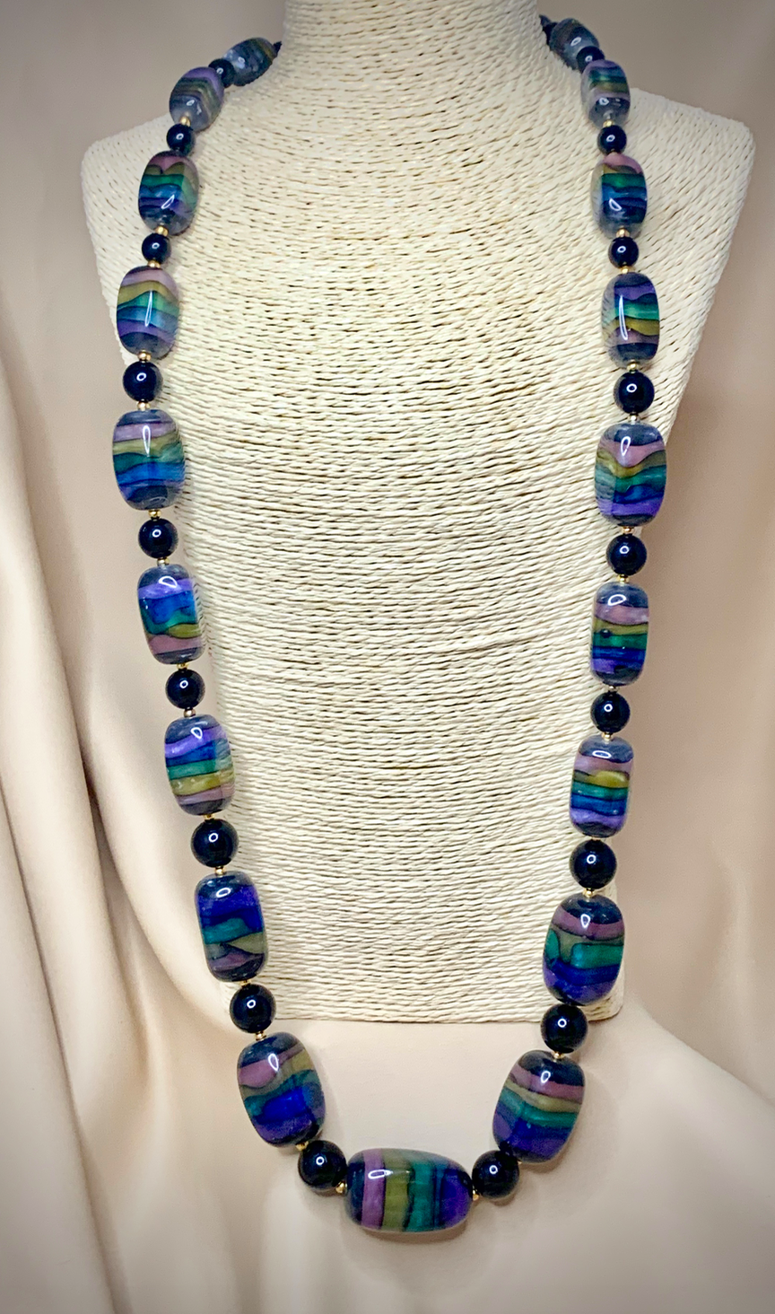 Graduated bead dark acrylic stone necklace layered colours RENTAL