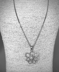 Smiths Metals 925 flower with rhinestone pendant necklace RENTAL