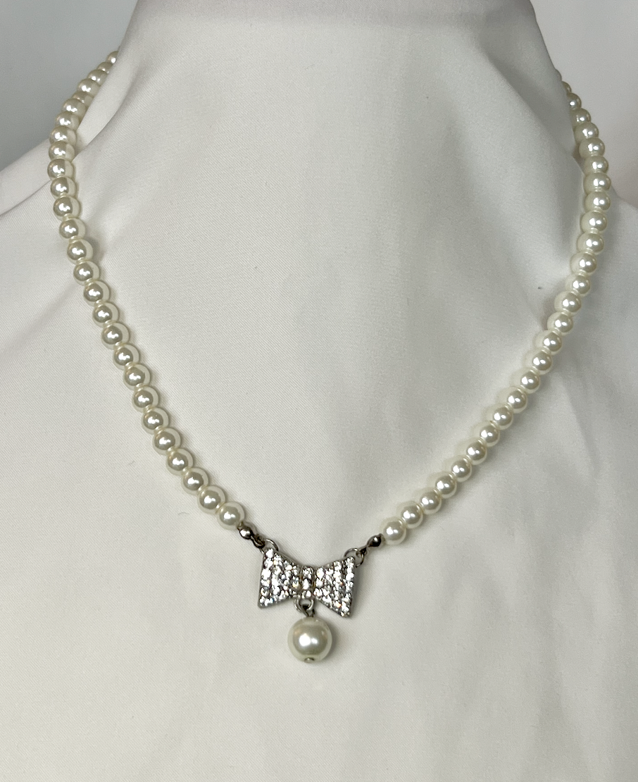 Lovely pearl necklace with rhinestone bow above a pearl drop RENTAL