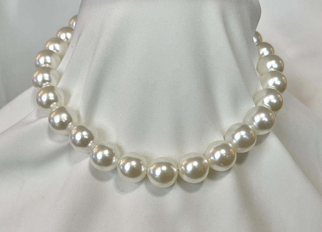 Chunky retro collar pearls with rhinestone closure necklace RENTAL