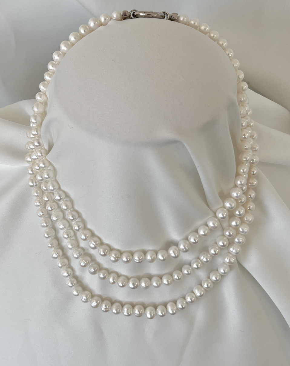 Triple shell pearl necklace w/ round clasp RENTAL