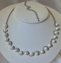 Load image into Gallery viewer, Rhinestones loop around full round pearls choker necklace RENTAL
