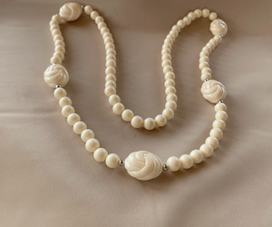 Vintage necklace cream w/5 1" knot set tiny silver beads RENTAL