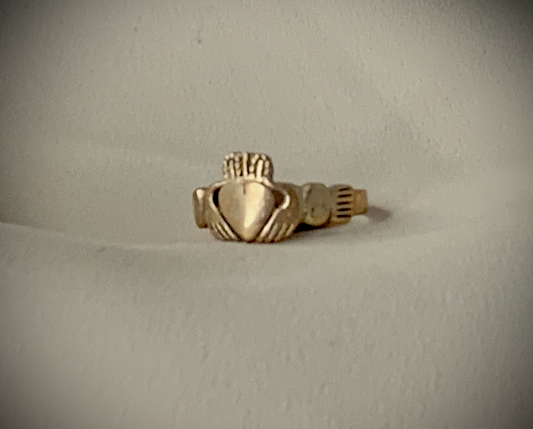 Claddagh Ring in Golden Brass RENTAL