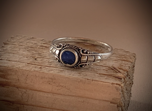 Deep blue oval stone inlaid silver ring RENTAL