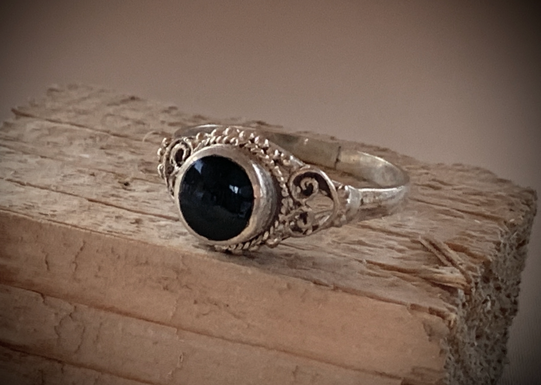 Round Black Stone on Vintage Inspired 925 Ring RENTAL