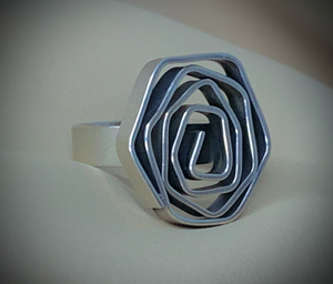 Glamorous 1970's Inspired Graphic Rose 925 Silver Ring RENTAL