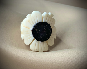 Big shell & bamboo carved flower ring RENTAL