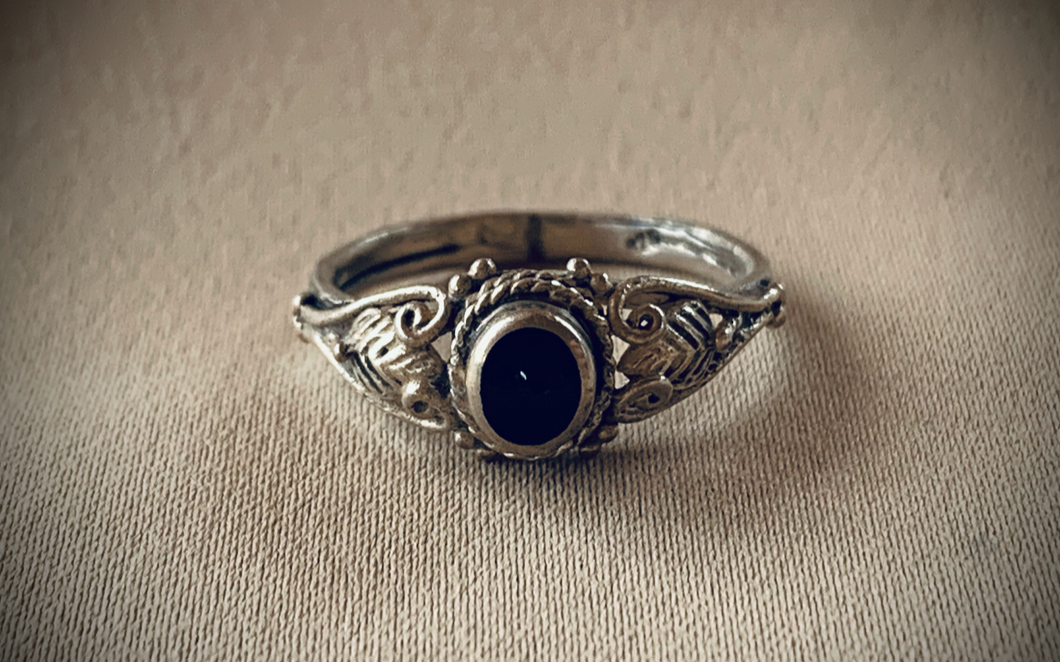 Black stone, silver with leaf ring RENTAL