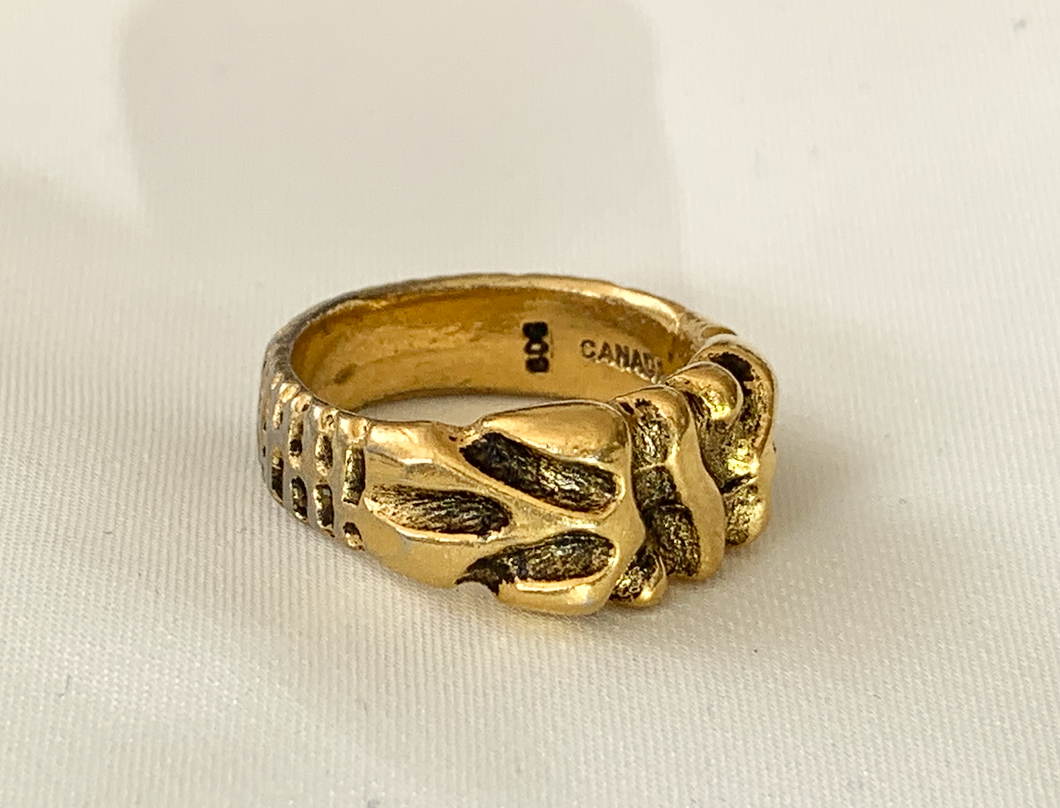 Gold band with nugget detail ring RENTAL