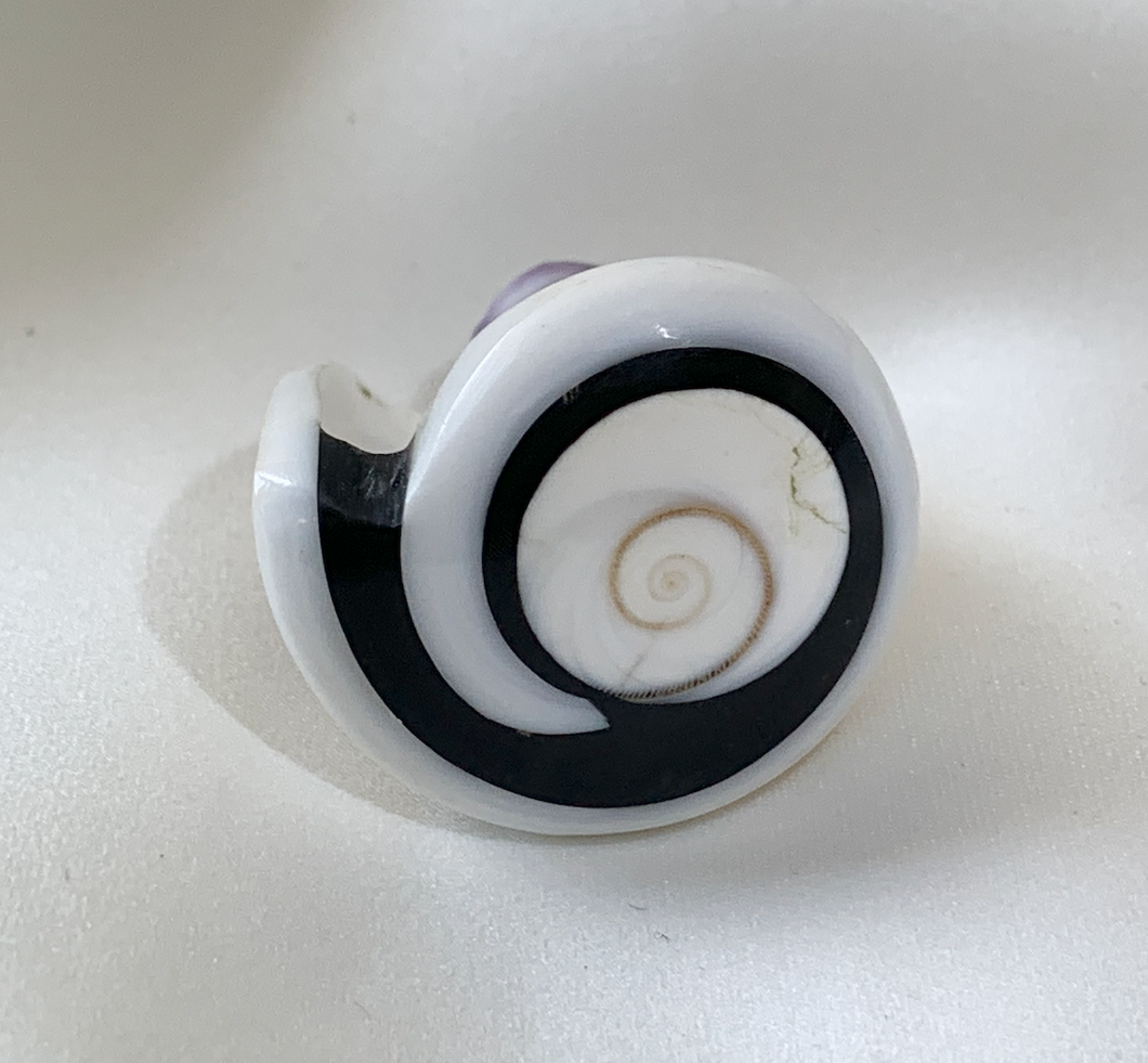 Single Carved Shell Large Ring RENTAL