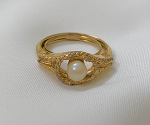 Vintage Avon Gold and Pearl Ring RENTAL