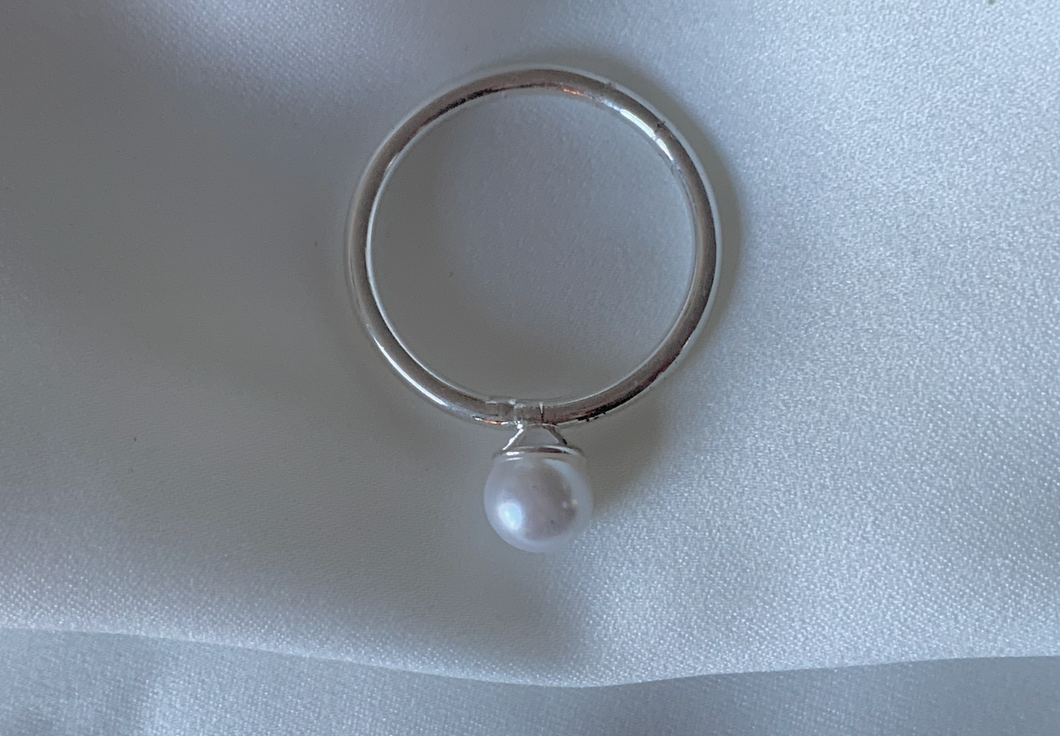 Simple Rounded Silver Band w/Pearl RENTAL