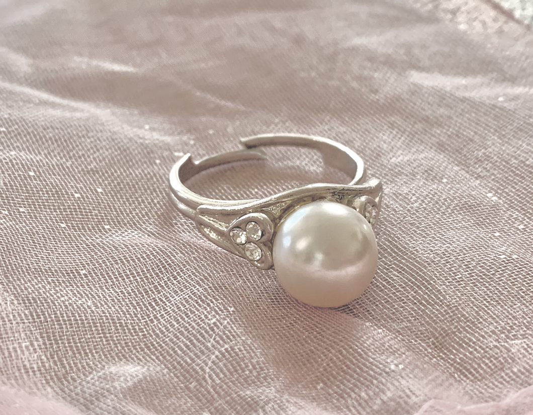 Large Pearl w/Hearts & Rhinestones on Silver Ring RENTAL