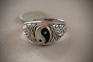 Curved front Yin Yang ring with swirls on shoulders RENTAL