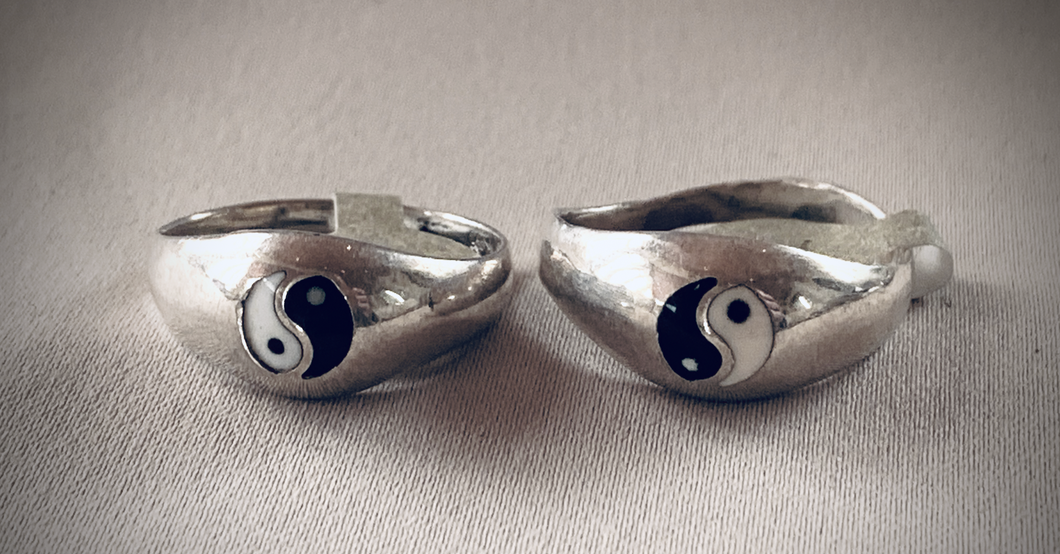 Simple silver ring with Ying Yang RENTAL