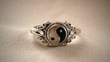 Load image into Gallery viewer, Petite Ying Yang, black/white silver ring RENTAL
