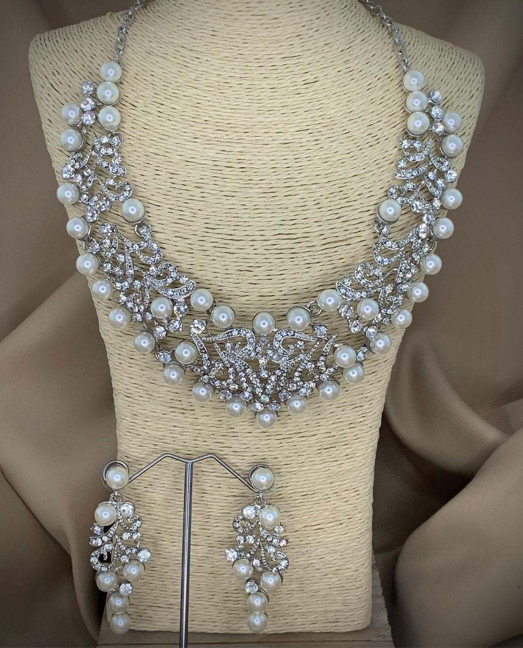 Detailed pearl & rhinestone bib necklace set w/earrings RENTAL