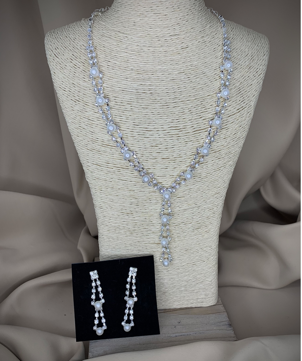 Pearl & white rhinestone necklace w/drop earrings RENTAL