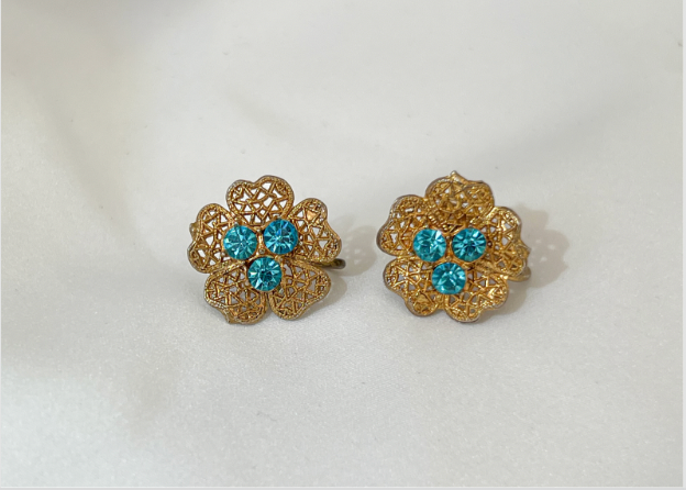 Vintage screw back 5 petal fillagre flower blue rhinestones RENTAL